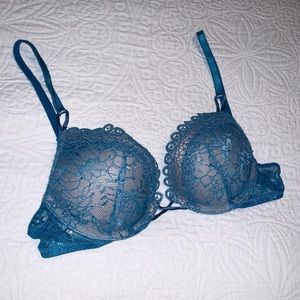 Victoria’s Secret Bombshell bra 32AA Teal lace